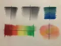 Dessin estompe montrant des dégradés de gris, bleu-vert, arc-en-ciel et rose-orange.