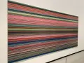 Œuvres d'art de Gerhard Richter : une peinture abstraite aux fines lignes horizontales multicolores, évoquant un paysage numérique ou une partition visuelle.