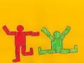 Deux bonhommes articulés, un rouge et un vert, dansent sur fond jaune, évoquant l'énergie joyeuse de Keith Haring.