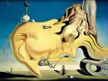Un paysage surréaliste de Dali, avec des formes molles, une femme pleurant et des éléments étranges. Un dessin facile à imaginer.