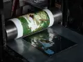 Impression d'une scène champêtre sur une presse, illustrant les différents types de gravure.