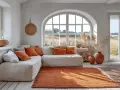 Un salon cosy avec un canapé blanc, des coussins orange et un tapis terracotta. Deux vases en terre cuite complètent ce coin de vie chaleureux.