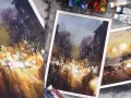 Peinture d'une ville connue la nuit, avec des lumières vives et des silhouettes sombres. L'artiste capture l'atmosphère d'une rue animée.