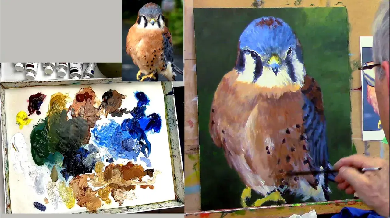 Peinture acrylique sur toile d'un faucon crécerelle, avec palette de couleurs et tubes de peinture.