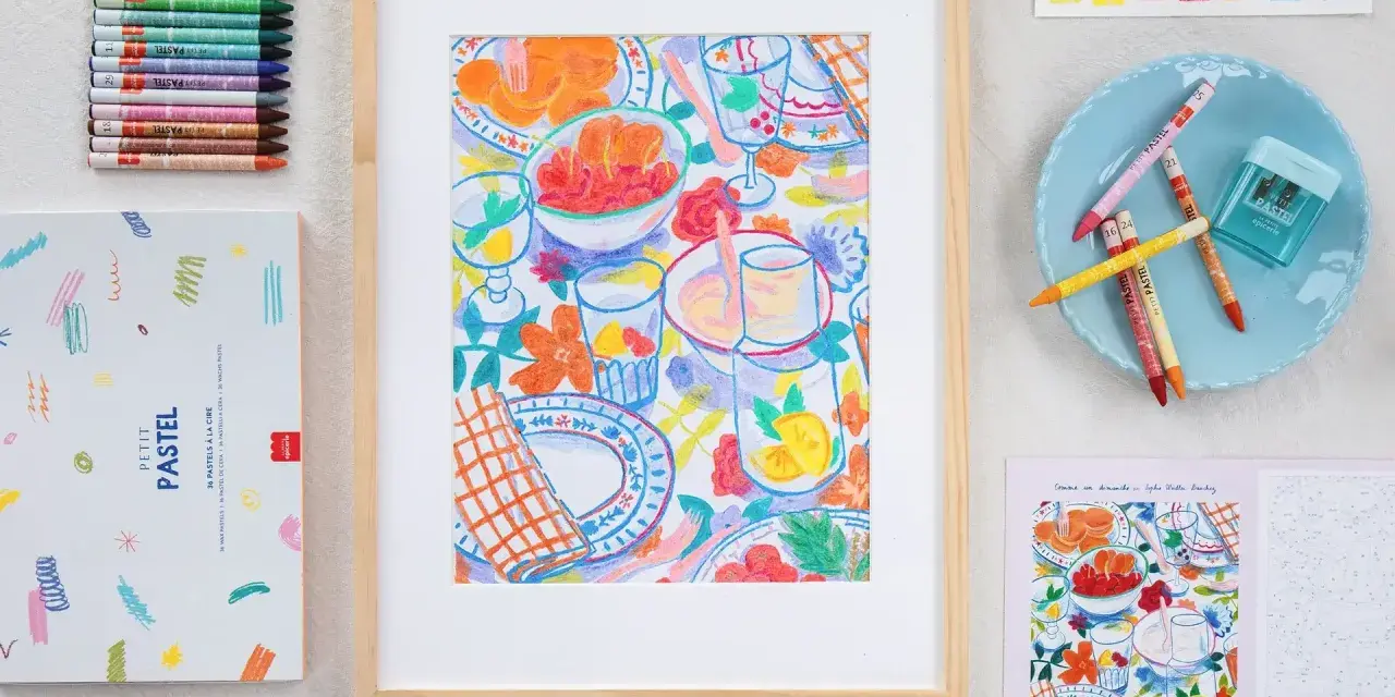 Un dessin pastel facile à faire d'une table de pique-nique colorée, entouré de pastels, d'une boîte et d'un livre de coloriage.