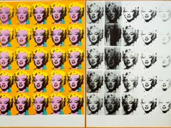 Marilyn Monroe en série, dans la technique d'Andy Warhol. Les portraits colorés contrastent avec les versions en noir et blanc, certaines estompées.