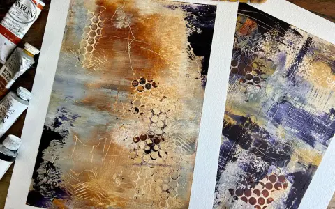 Tableau peinture sur fond noir, textures abstraites, tons terreux et violets, avec des motifs en nid d'abeille.