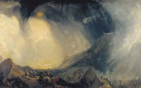 La plus connue œuvre de William Turner : un soleil jaune perce des nuages sombres sur un paysage montagneux où des figures humaines luttent contre les éléments.