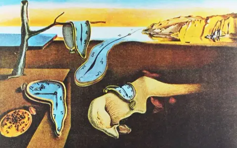 Le tableau de Salvador Dalí, La Persistance de la mémoire, présente des montres molles se fondant dans un paysage désertique surréaliste.