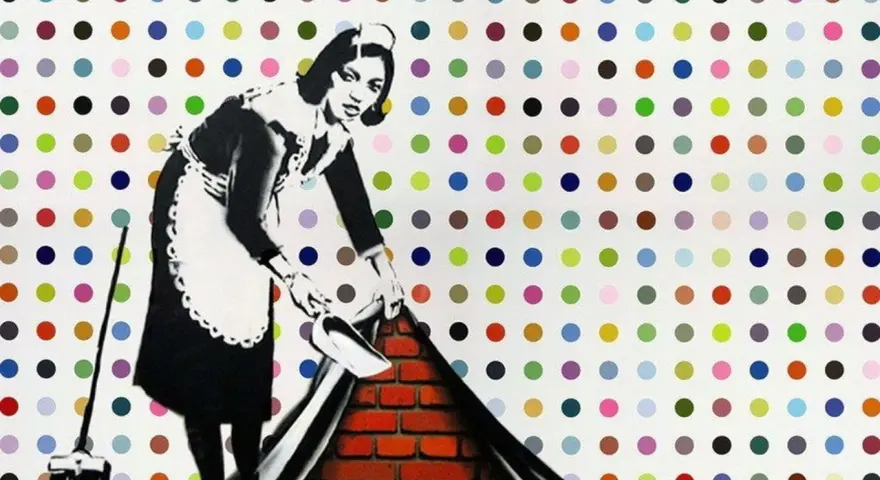 Une femme de ménage, dans le style technique Banksy, soulève un tapis à pois colorés pour révéler un mur de briques.
