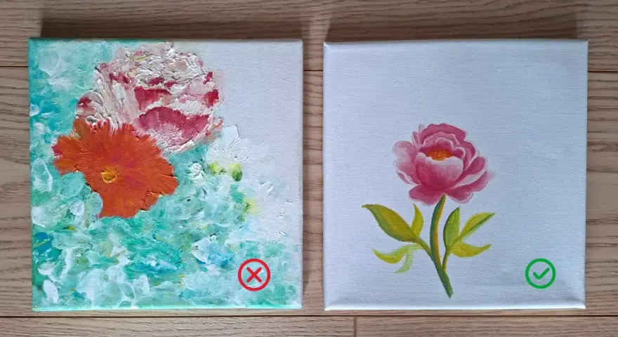 Deux tableaux de fleurs peints à la **feutre acrylique**. L'un est abstrait et coloré, l'autre est une pivoine rose délicate.