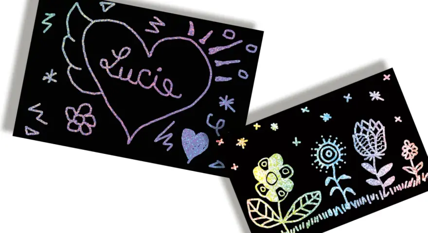 Un cœur ailé avec le nom "Lucie" et des fleurs colorées sur fond noir. Un **modèle dessin à gratter facile** pour s'amuser.