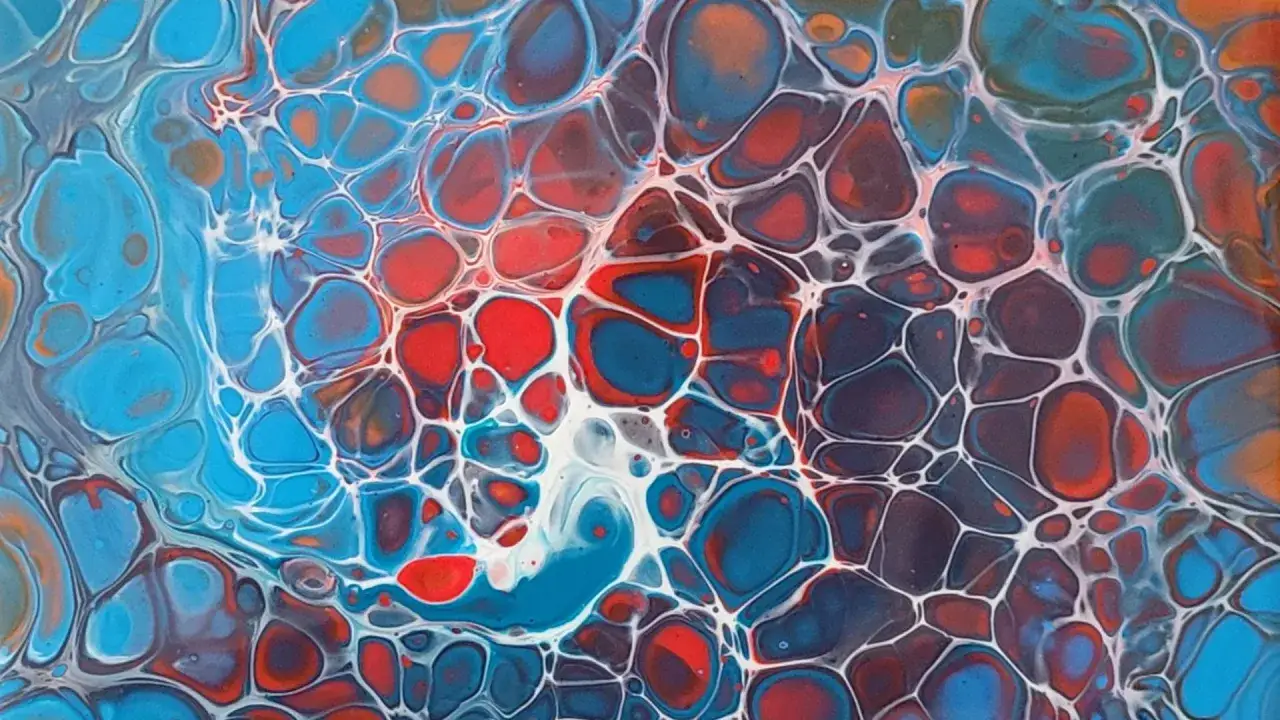 Art de pouring abstrait aux couleurs vives, &eacute;voquant des cellules ou des bulles interconnect&eacute;es.