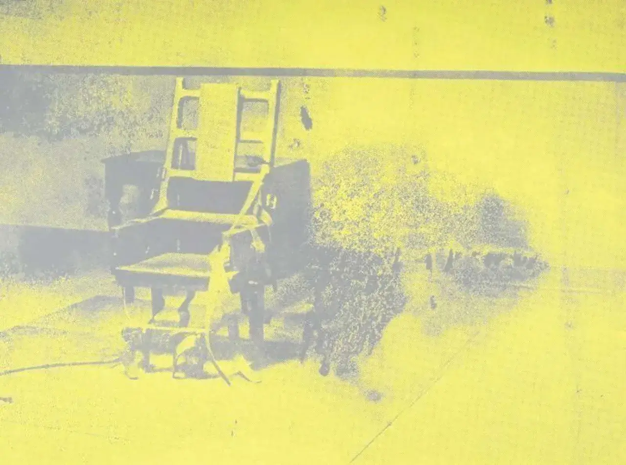 Chaise &eacute;lectrique et chien, dans le style pop art d'Andy Warhol, avec des aplats de couleurs vives et un effet de s&eacute;rigraphie.